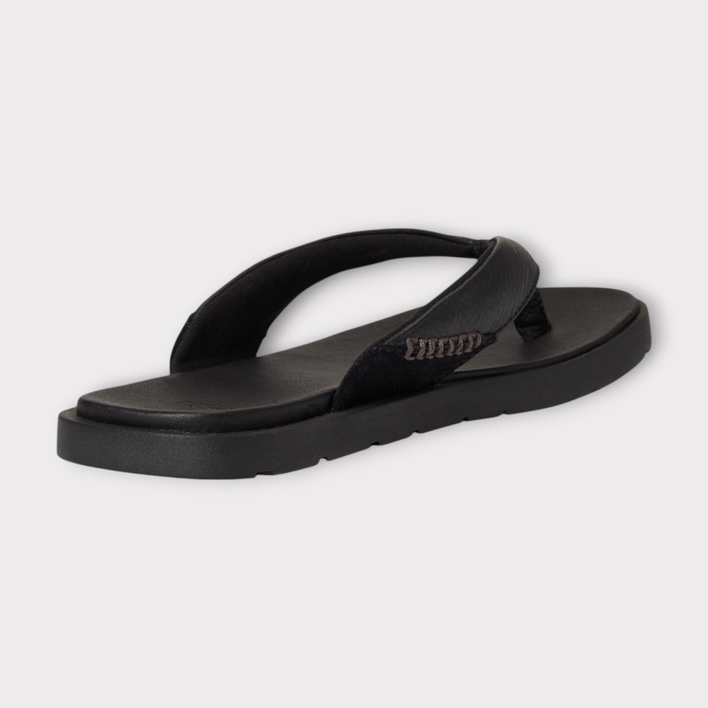 UGG Men's Seaside II Flip Sandals. Black Leather, 1166610 - Picture 6 of 6